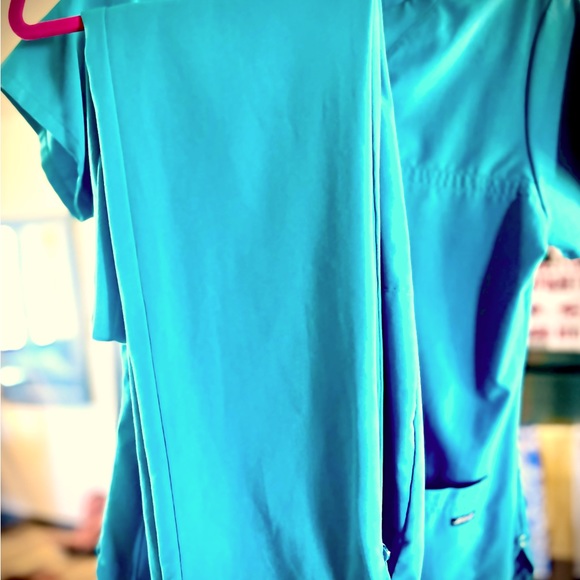 Splendidly comfortable & feather soft, Jockey scrubs in a size small. - Picture 5 of 10